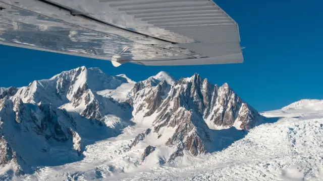 <b>Air Tour of Alaska</b>: Denali, Glaciers, and a Seaplane