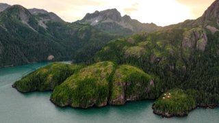 Dormir autrement en Alaska : 6 hébergements insolites pour un voyage vraiment unique
