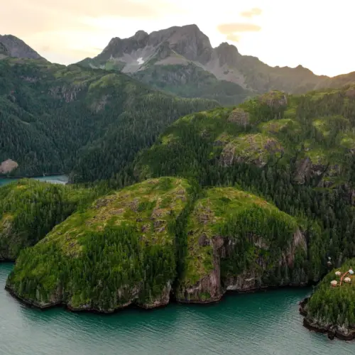 Dormir autrement en Alaska : 5 hébergements insolites pour un voyage unique