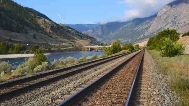 Voie de train au Canada